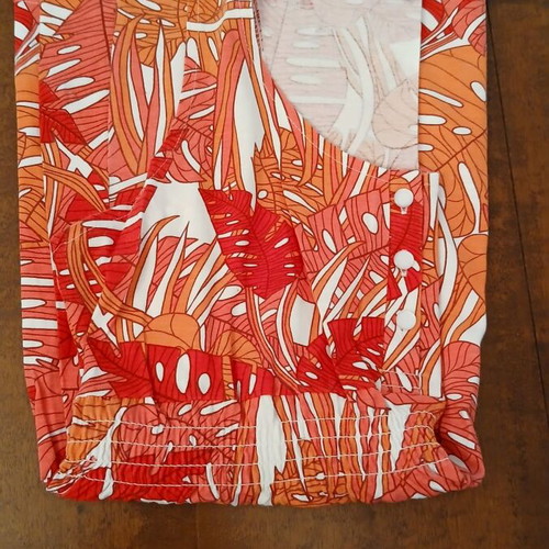 E-vie Women's Top 100% Cotton Size 14 Like New, Red Multicolor