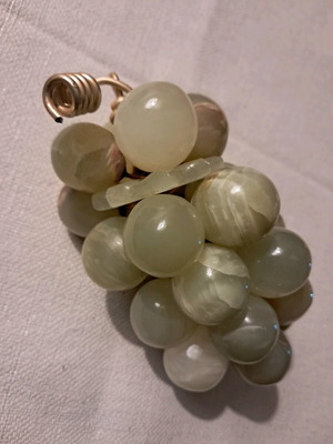 Onyx grape cluster 13 cm with large berries like new