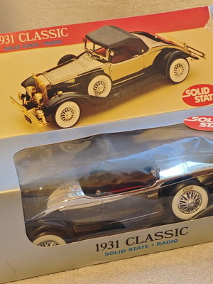 Vintage 1931 Classic Radio Car