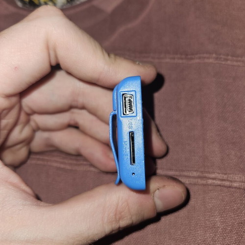 Mp3 player new without headphones and charging cable