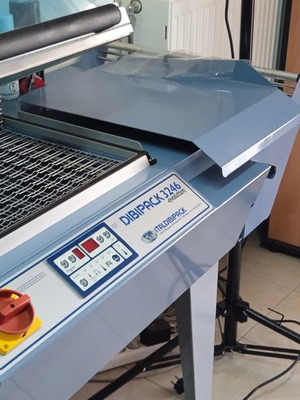 DibiPack 3246 semi-automatic shrink wrap machine used