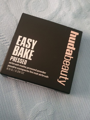 Huda Beauty Easy Bake πρέσα πούδρα, διάφανη