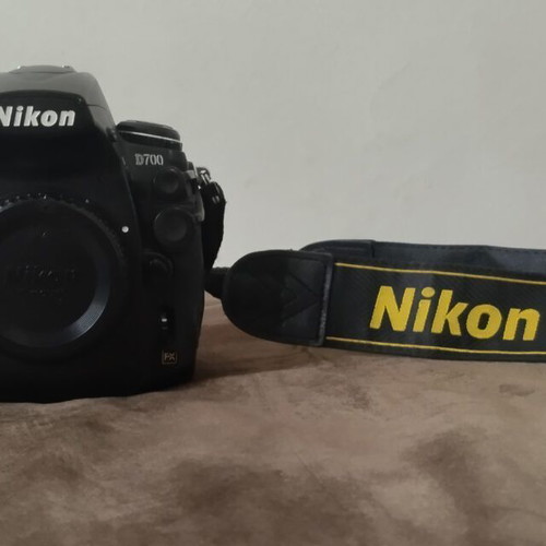 Nikon D700 camera 12.1MP FX-format used, shutter needs replacement