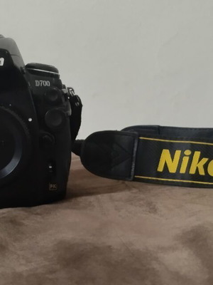 Nikon D700 camera 12.1MP FX-format used, shutter needs replacement