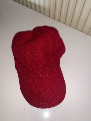 Wool hat red size S like new