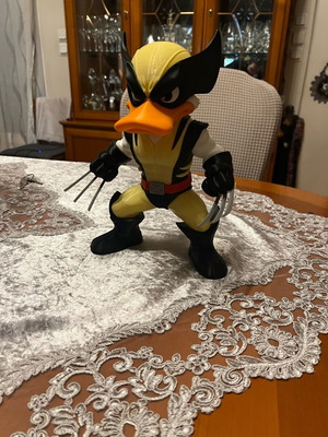 Φιγούρα Daffy με στολή Wolverine καινούργιο