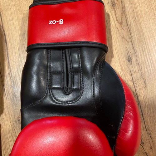 Boxing gloves like new, size 8