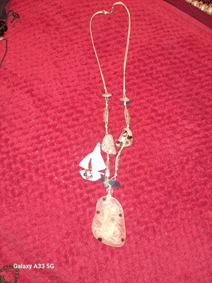 Women's necklace like new, beige