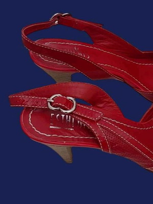 Esthissis red sandal like new, size 41
