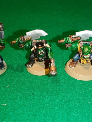 Warhammer 40K Orks Ork Boyz βαμμένες μινιατούρες, σετ 4 τεμαχίων