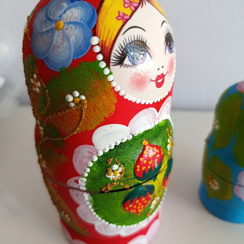Matryoshka Babushka wooden hand-painted 5 in 1 like new