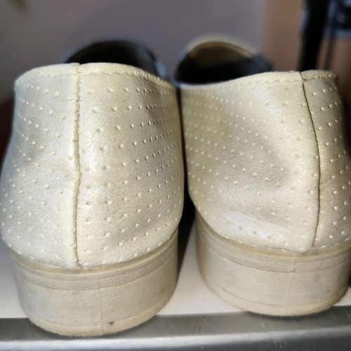 Plato slip-on loafers size 40 cream color like new