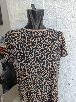 Zara animal print T shirt like new, loose and longer back