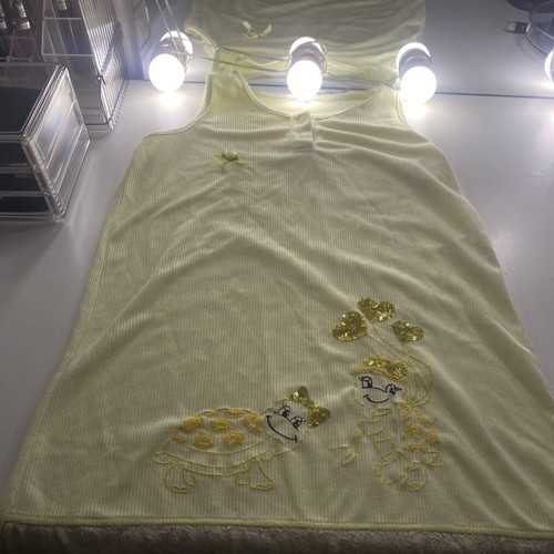 Nightgown like new, yellow, one size