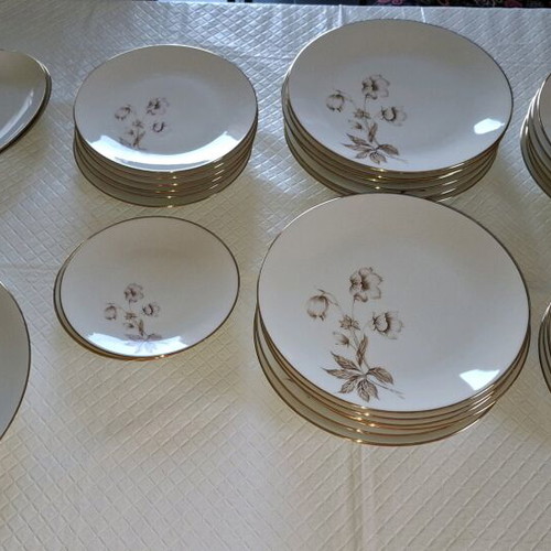 Scherzer porcelain dinnerware set used, pack of 35 pieces