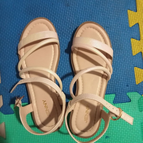 Πέδιλα Jenny νούμερο 34 σαν καινούργια, μπεζ και χρυσαφί