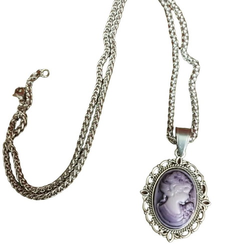 Cameo pendant with stainless steel chain like new, 58cm