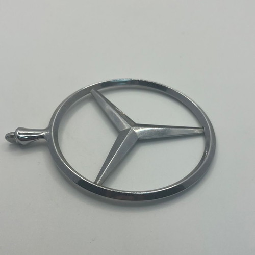 Mercedes emblem used, genuine clip-on, diameter 7.5cm