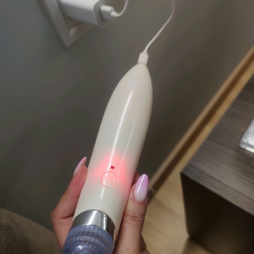 Facial cleansing device like new, rechargeable