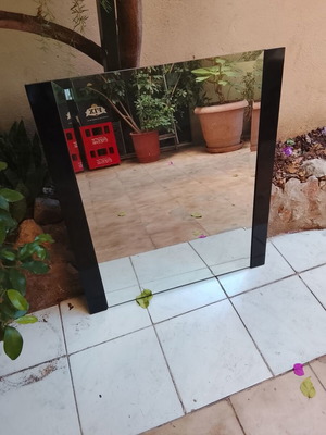 Καθρέφτης μπάνιου σαν καινούργιος, διαστάσεις 0.90×0.80μ