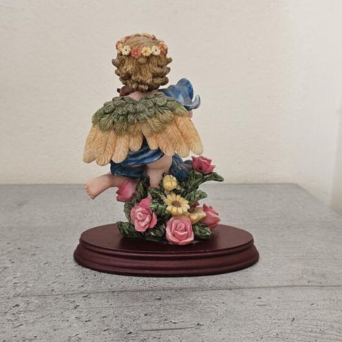 Decorative angel figurine with violin like new