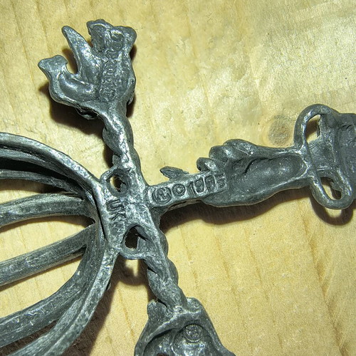 Vintage 1995 Gothic Pewter Heraldic Pendant Brooch used