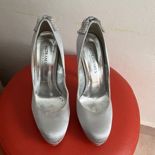 Altramarea Silver Satin Pumps like new with rhinestones and bow, size 39