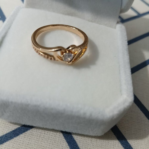 Elegant women's ring with heart, size 7, gold color