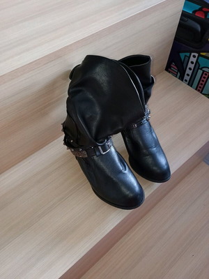 Women's black boots size 39 fitting 38.5 like new