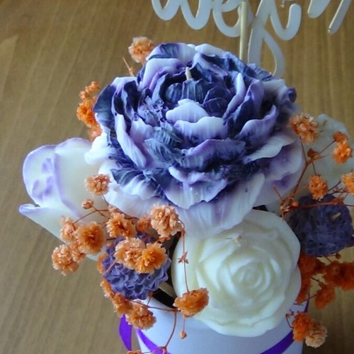Aromatic Candles Handmade Bouquet Composition in Hat Box