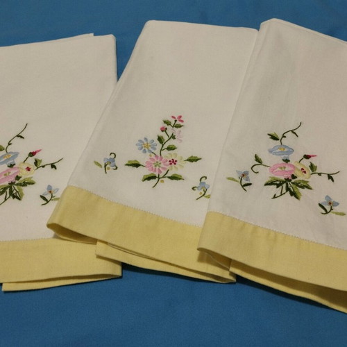 Set of 6 handmade placemats with floral embroidery like new