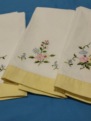 Set of 6 handmade placemats with floral embroidery like new