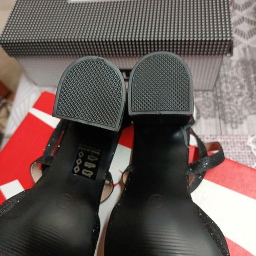 Black pumps new with 8 cm heel, comfortable fit