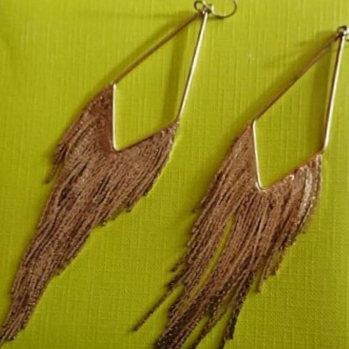 Stunning long earrings in gold color
