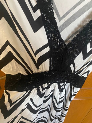 Zic Zac Dress like new, black and white, size S