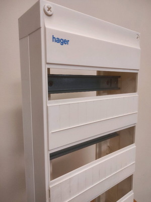 Hager Ηλεκτρολογικός Πίνακας Επιτοίχιος 4 σειρών 13 στοιχείων καινούργιο