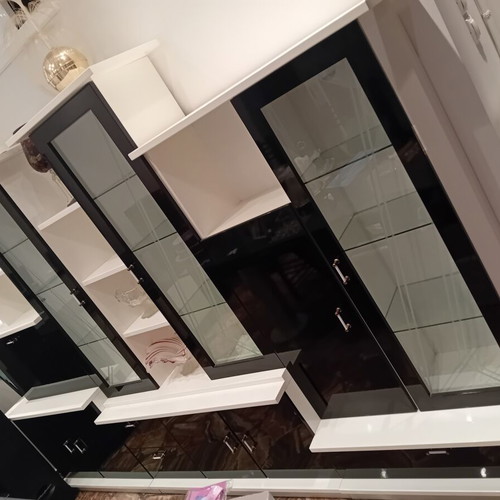 Dining set with 6 chairs, sideboard and cabinet like new
