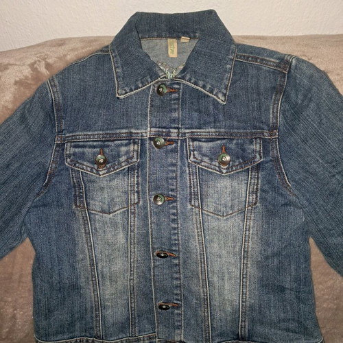 Denim jacket embroidered butterfly like new