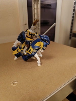 Knight and horse set like new, 10 cm