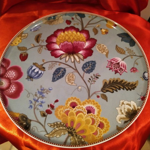 Porcelain set like new, decorative
