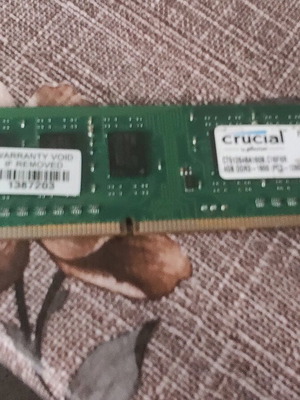 Crucial 4GB DDR3 1600 RAM like new