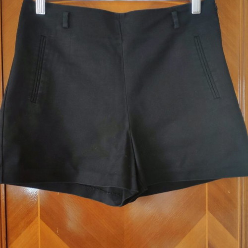 Black Zara shorts used, size M