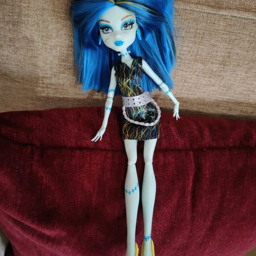 Monster High Frankie Back to Life doll with electric chamber