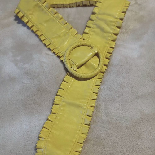 Wide belt with ring in soft yellow, like new
