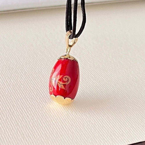 Porcelain pendant with 14k gold new