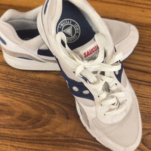 Saucony Men Shadow sneakers used, size 43, white and blue