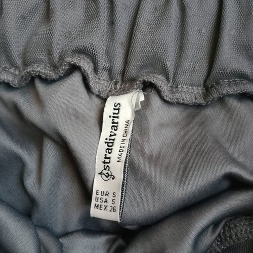 Stradivarius gray skirt like new, size S
