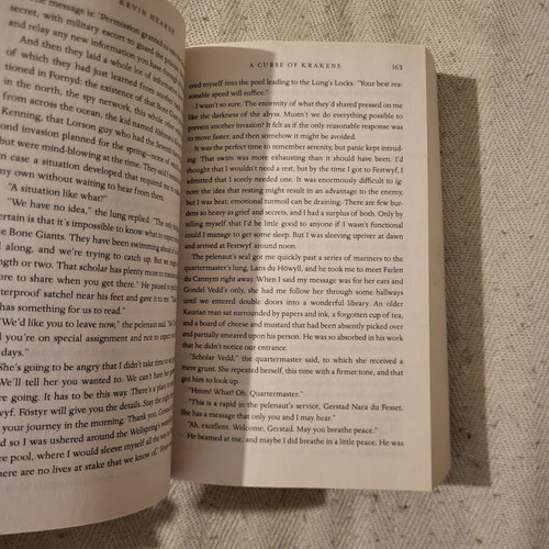 A Curse of Krakens by Kevin Hearne new, English edition