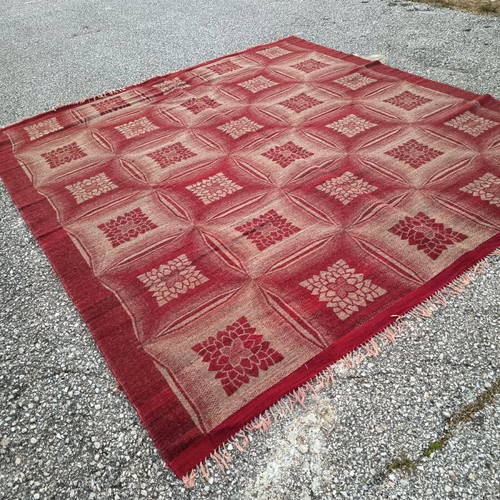 Handmade wool woven rug like new 2.35x2.20 with traditional design
