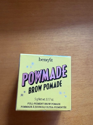 Benefit powmade brow pomade